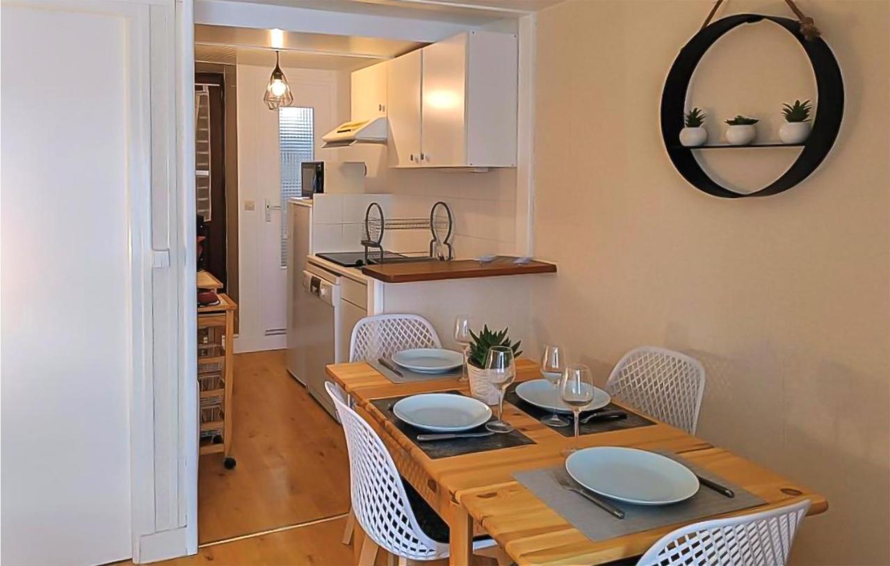 1 Bedroom Lovely Apartment In Grandcamp-Maisy Bagian luar foto