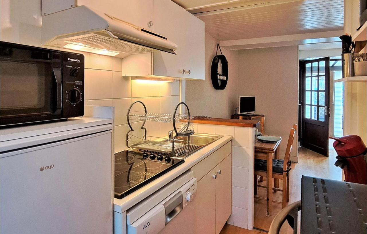 1 Bedroom Lovely Apartment In Grandcamp-Maisy Bagian luar foto
