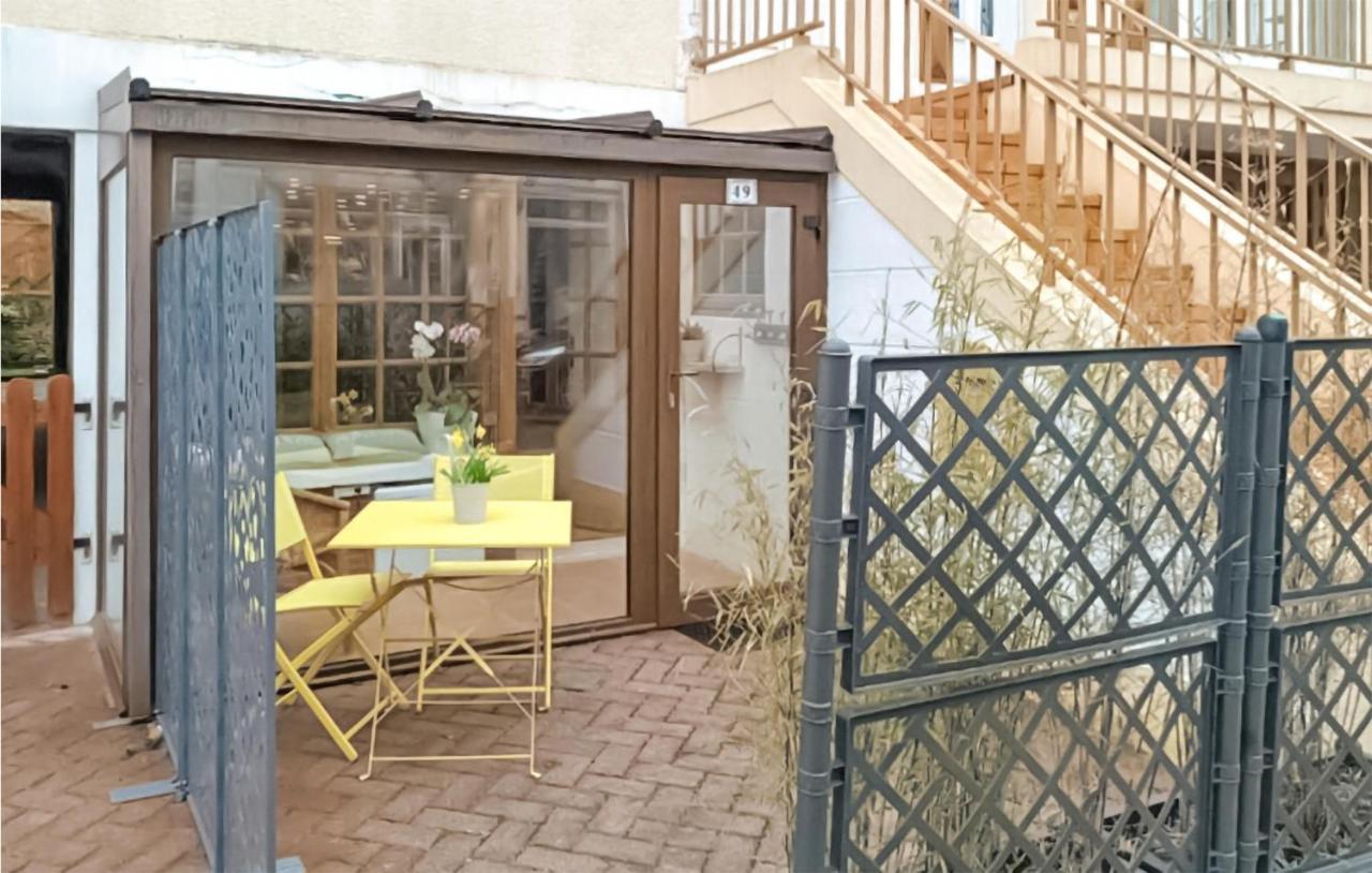 1 Bedroom Lovely Apartment In Grandcamp-Maisy Bagian luar foto