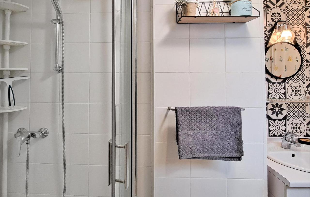 1 Bedroom Lovely Apartment In Grandcamp-Maisy Bagian luar foto