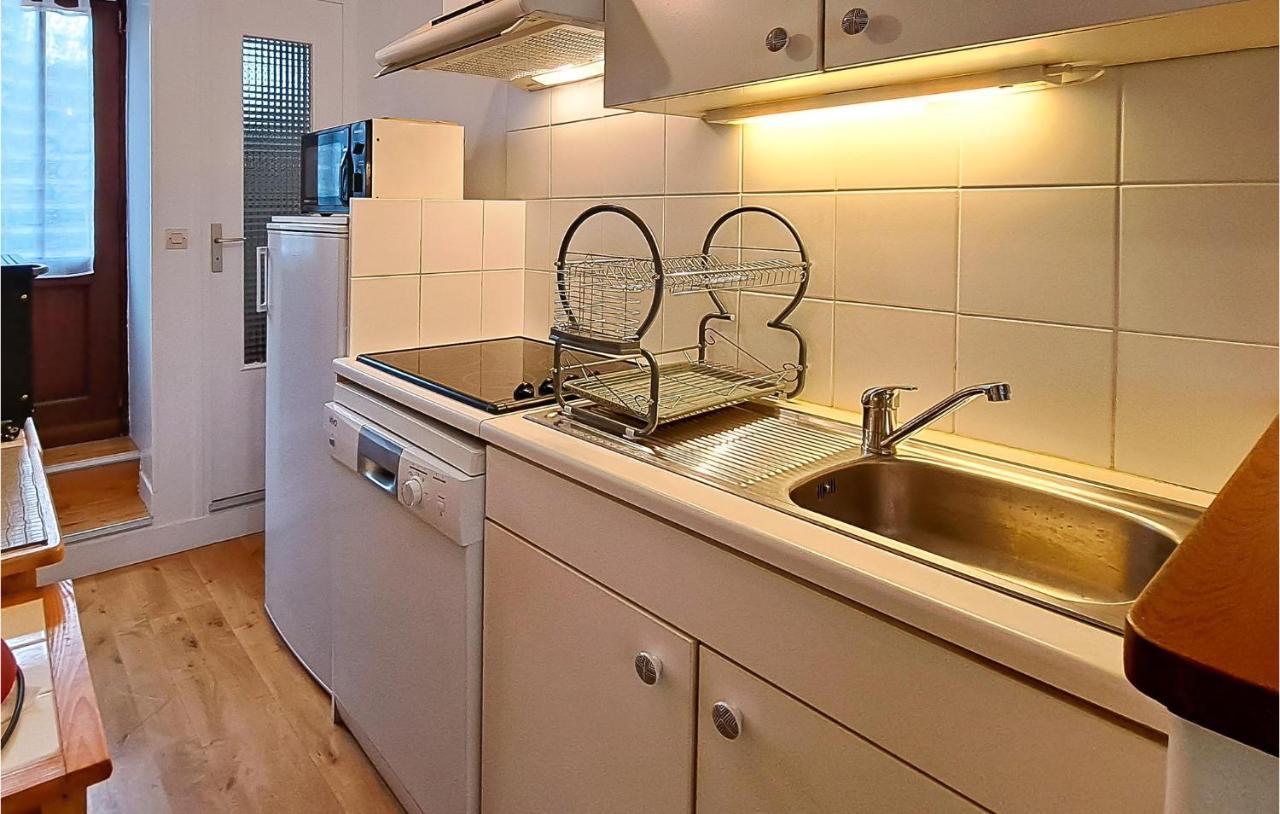 1 Bedroom Lovely Apartment In Grandcamp-Maisy Bagian luar foto