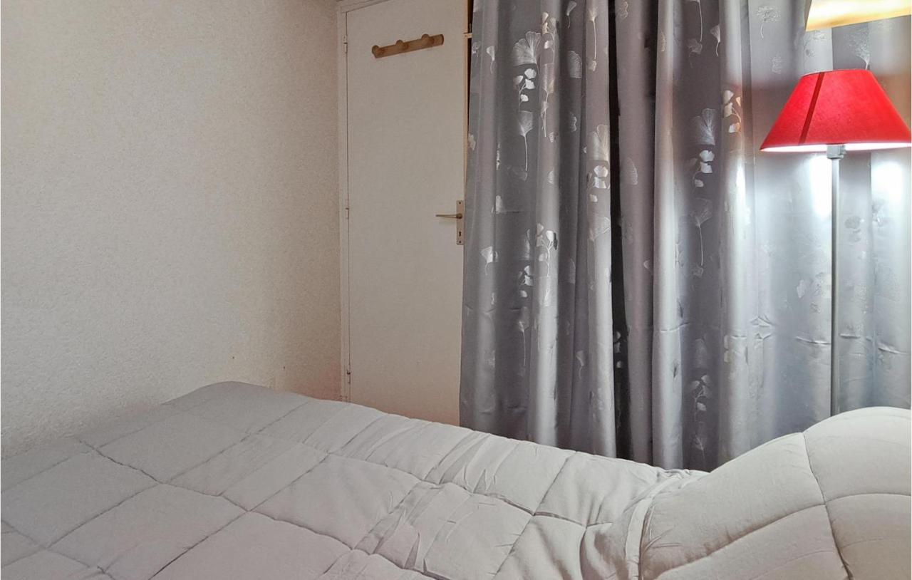 1 Bedroom Lovely Apartment In Grandcamp-Maisy Bagian luar foto
