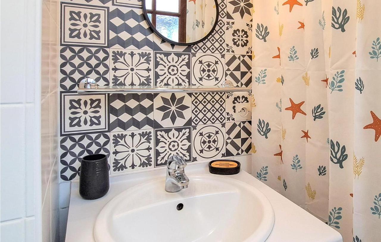 1 Bedroom Lovely Apartment In Grandcamp-Maisy Bagian luar foto